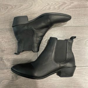 Leather shoes handmade from a Turkish manufacturer. Size 7.